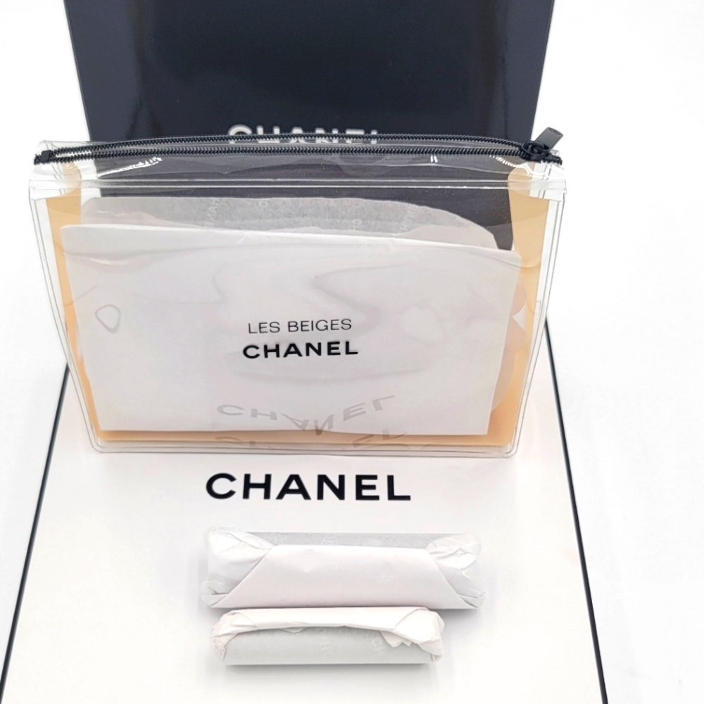Chanel Les Beige swipe and glow gift set